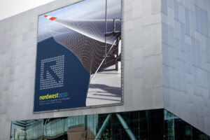 Green Marketing Beispiel Nordwest 2050 Fassadenwerbung an Messehalle