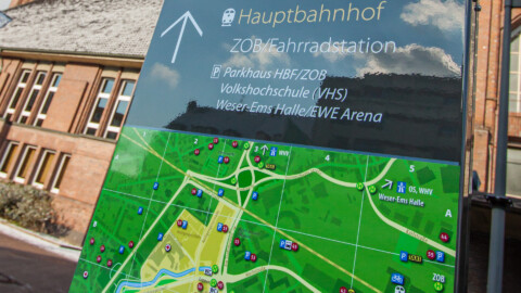 Stadtplan auf der Stele des touristischen Leitsystems Bahnhof Oldenburg